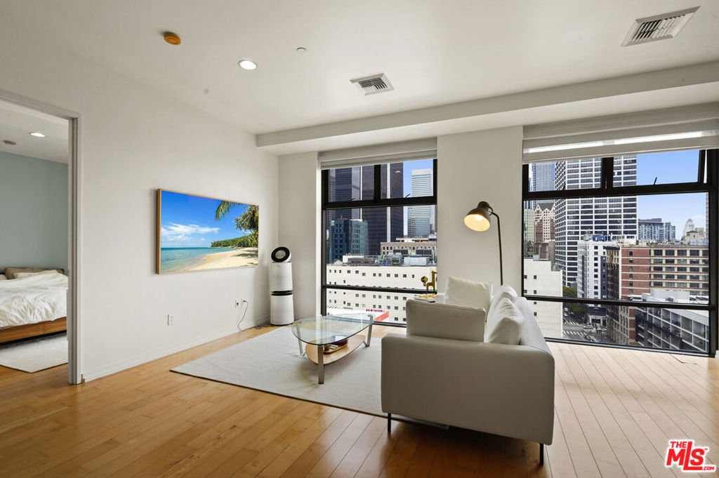 801 S Grand Avenue #1206
