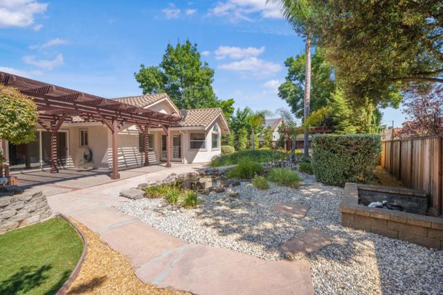 17157 Heatherwood Way, Morgan Hill CA: https://media.crmls.org/mediaz/76ea2091-5388-4cd6-820c-45abf29b2c8f.jpg