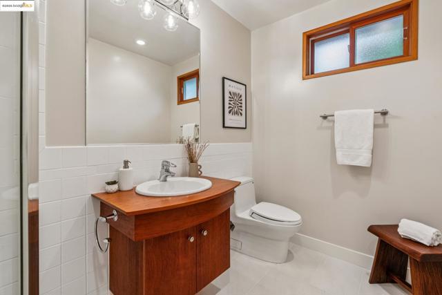 63 Eureka Ave, Kensington CA: https://media.crmls.org/mediaz/76eb92cc-e20b-4262-b1e3-3b0b3ec29ef9.jpg