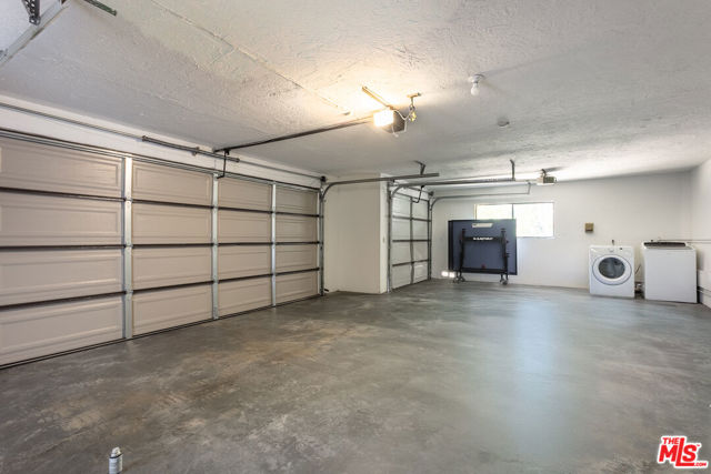 110 N Barrington Avenue, Los Angeles CA: https://media.crmls.org/mediaz/76ebb7ca-c81f-467f-aff9-3115a72fa426.jpg