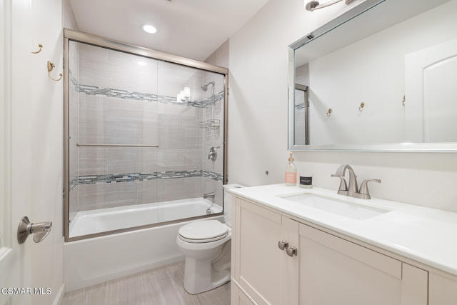 4427 Skyglen Court, Moorpark CA: https://media.crmls.org/mediaz/76ebe25f-8a53-4045-be1f-1f277e51cb58.jpg