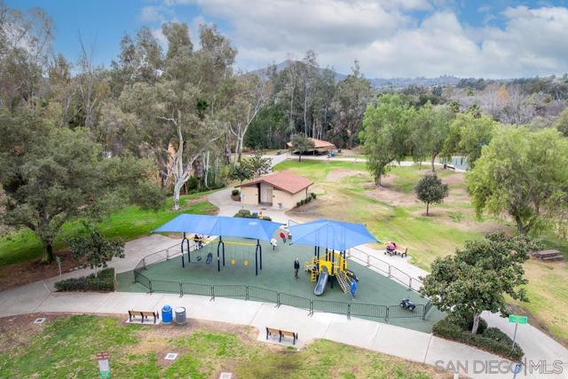 2927 Lawrence Ln, Escondido CA: https://media.crmls.org/mediaz/76ec16ea-ac90-4149-a09a-7e19b7cc2424.jpg