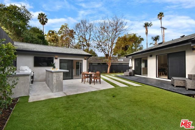 4512 Libbit Avenue, Encino CA: https://media.crmls.org/mediaz/76ec2a9d-88f3-47bb-bf93-9d859596957b.jpg