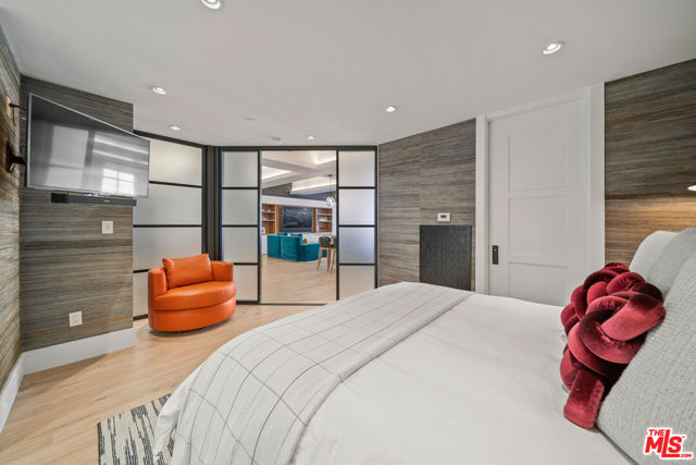 849 S Broadway, Los Angeles CA: https://media.crmls.org/mediaz/76eca0e2-a159-44a5-84ae-a3d29b6fb261.jpg