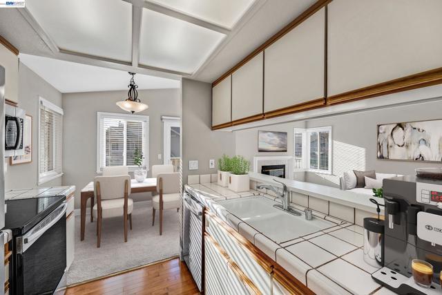 3769 Crow Canyon Rd, San Ramon CA: https://media.crmls.org/mediaz/76ecd21d-7b02-473d-bfa5-03eedc4030c1.jpg