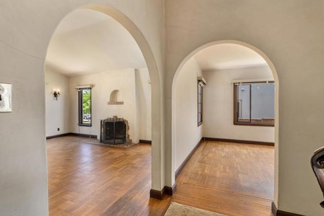 1317 Laguna Avenue, Burlingame CA: https://media.crmls.org/mediaz/76ecfaab-323b-4934-81fb-d94d27099eca.jpg