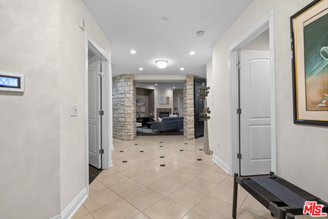 4848 Wilshire Boulevard, Los Angeles CA: https://media.crmls.org/mediaz/76ee12d3-6e82-4c88-ac0e-c1a75cc5dde9.jpg