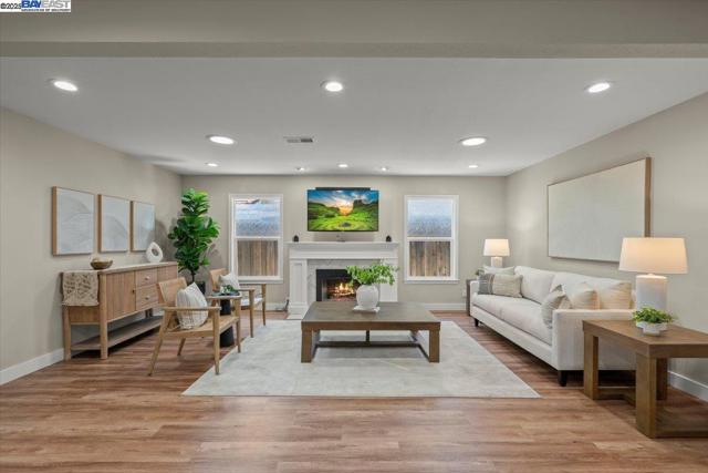 7412 Birkdale Dr, Newark CA: https://media.crmls.org/mediaz/76eef649-06fe-4d9a-9fea-dc56825d398d.jpg