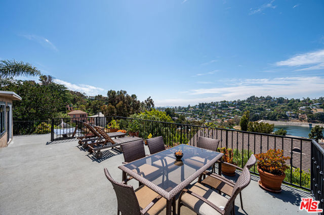 1915 Apex Avenue, Los Angeles CA: https://media.crmls.org/mediaz/76ef2b9c-1cdc-4a85-a059-76b043cad917.jpg