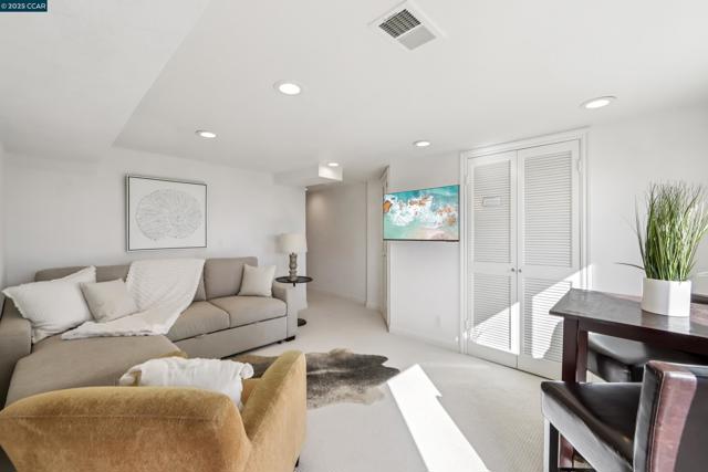680 Grizzly Peak Blvd, Berkeley CA: https://media.crmls.org/mediaz/76ef734a-8db2-4255-b7c3-950043a2313b.jpg