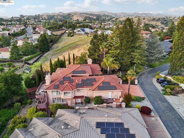 20340 Hunters Knls, Castro Valley CA: https://media.crmls.org/mediaz/76f00f0e-fb17-40b4-b445-6c79f563fc9b.jpg