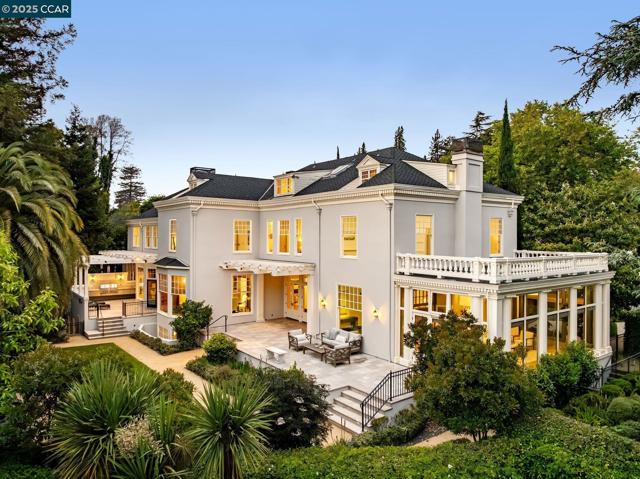 25 Crocker Ave, Piedmont CA: https://media.crmls.org/mediaz/76f0a70e-cca5-4c36-b119-614e3d9dbaeb.jpg