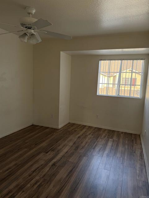 Detail Gallery Image 7 of 8 For 1096 Sumner Pl, El Cajon,  CA 92021 - 3 Beds | 2/1 Baths