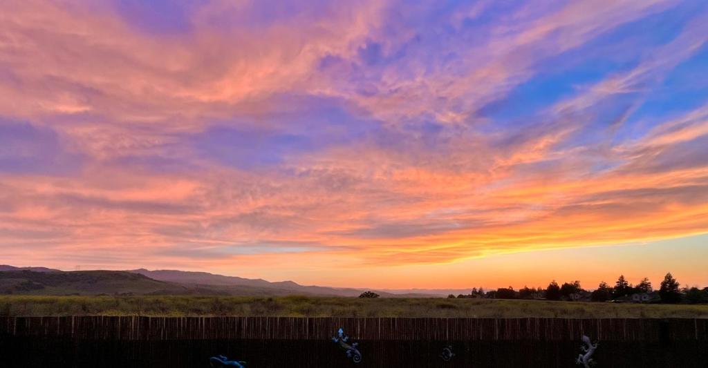 https://media.crmls.org/mediaz/76f0d040-a5c2-4244-8391-b465baac2859.jpg?preset=X-Large