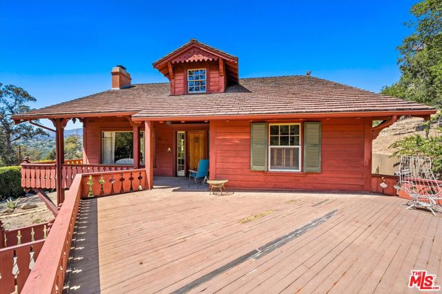 1060 Tremonto Road, Santa Barbara CA: https://media.crmls.org/mediaz/76f1352d-a5e5-4afc-8393-321176409652.jpg