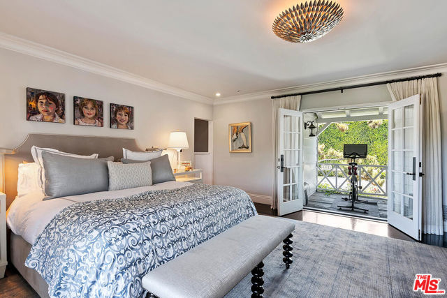 10428 Wyton Drive, Los Angeles CA: https://media.crmls.org/mediaz/76f16a17-3a01-400c-8d0e-69087e6da4f2.jpg