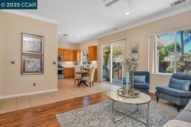 513 Mendota St, Brentwood CA: https://media.crmls.org/mediaz/76f18070-e819-4792-a118-e5282c7e5f73.jpg