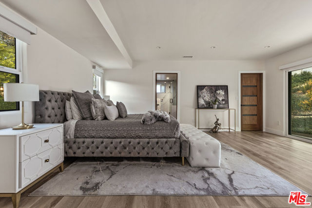 4430 Natoma Avenue, Woodland Hills CA: https://media.crmls.org/mediaz/76f1b607-5142-4aa2-8fb9-7218bade9bd0.jpg