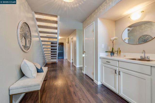 1084 Southdown Court, Walnut Creek CA: https://media.crmls.org/mediaz/76f1e4db-7345-4202-a283-40c51863be03.jpg