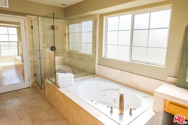 120 Galleon Street, Marina del Rey CA: https://media.crmls.org/mediaz/76f255c2-8b07-4b30-8051-1b67abf15f3f.jpg