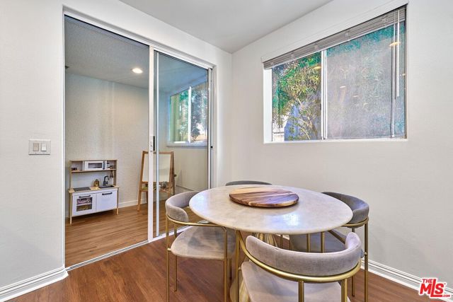 333 Westminster Avenue, Los Angeles CA: https://media.crmls.org/mediaz/76f26761-3b81-463a-82e4-059c3e0b3eb3.jpg