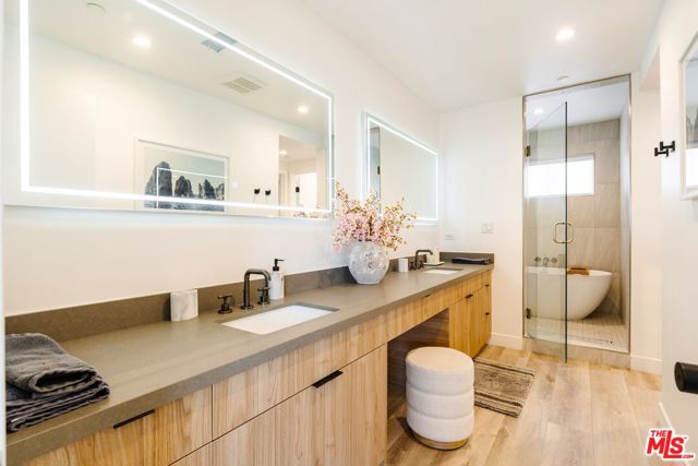 4912 S Centinela Avenue, Los Angeles CA: https://media.crmls.org/mediaz/76f26e1d-f9f4-4a40-a15c-258a01a3dedf.jpg