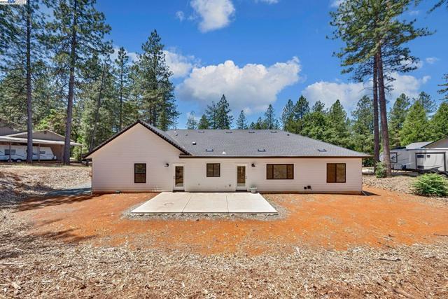 5579 Glen Dr, Foresthill CA: https://media.crmls.org/mediaz/76f2ca82-db23-44e4-ad3b-a9fb695bf397.jpg