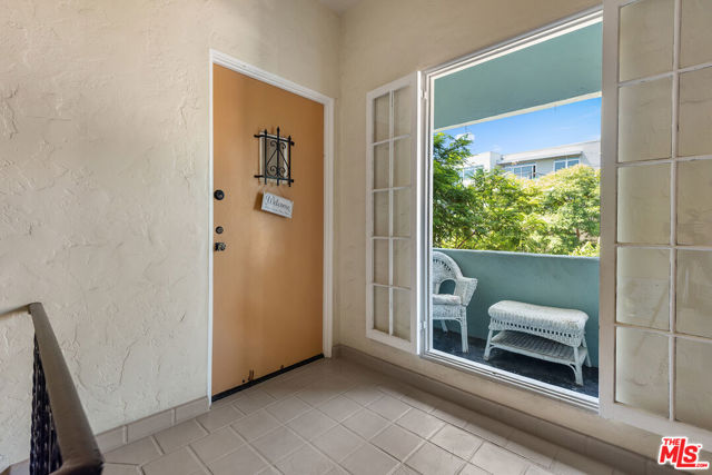 924 S Orange Grove Avenue, Los Angeles CA: https://media.crmls.org/mediaz/76f31dd1-b779-4130-8c36-b5a606a00a8c.jpg