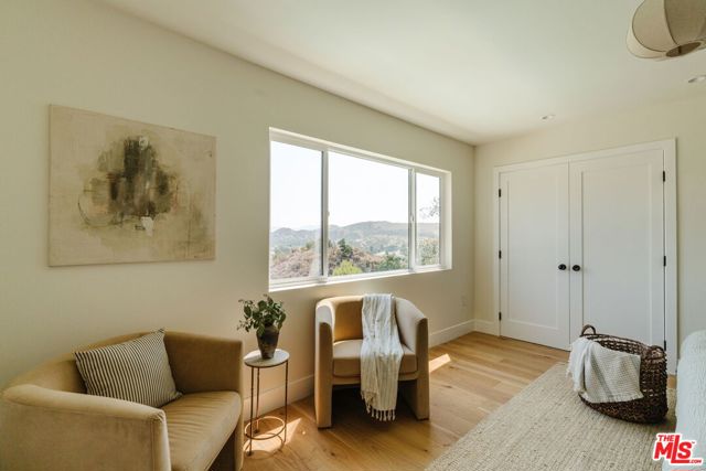 29204 Deep Shadow Drive, Agoura Hills CA: https://media.crmls.org/mediaz/76f32611-9382-4b78-b404-ef76e5257489.jpg