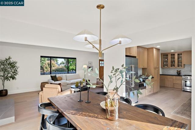 101 Lena Ct, Pleasant Hill CA: https://media.crmls.org/mediaz/76f35c4c-49a7-4591-8f47-ced2bccf541d.jpg