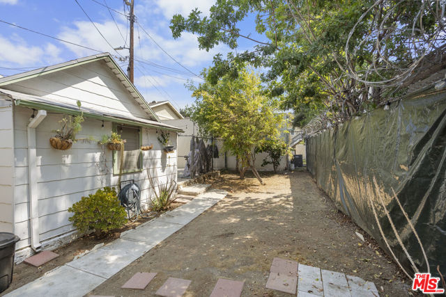 219 S Avenue 60, Los Angeles CA: https://media.crmls.org/mediaz/76f36373-e353-4d57-b3ac-523066401afb.jpg