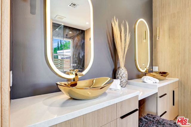 5730 Lasaine Avenue, Encino CA: https://media.crmls.org/mediaz/76f3d078-4459-4862-9a3d-b94bc6f1a8bc.jpg
