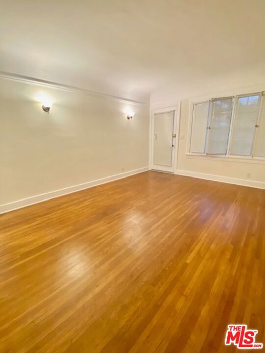 1040 N Sweetzer Avenue, West Hollywood CA: https://media.crmls.org/mediaz/76f3ec5a-05bf-4d07-b5f6-32ae0b4b0ed5.jpg