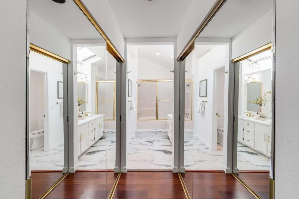 https://media.crmls.org/mediaz/76f3f4b1-f215-478e-b884-b17fca82df02.jpg?preset=X-Large