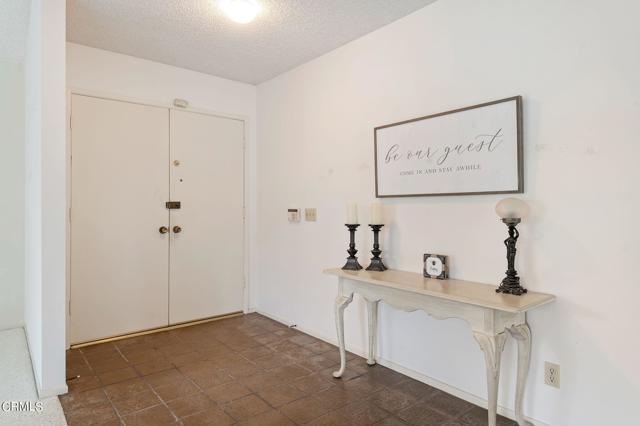 4-web-or-mls-04 - Foyer