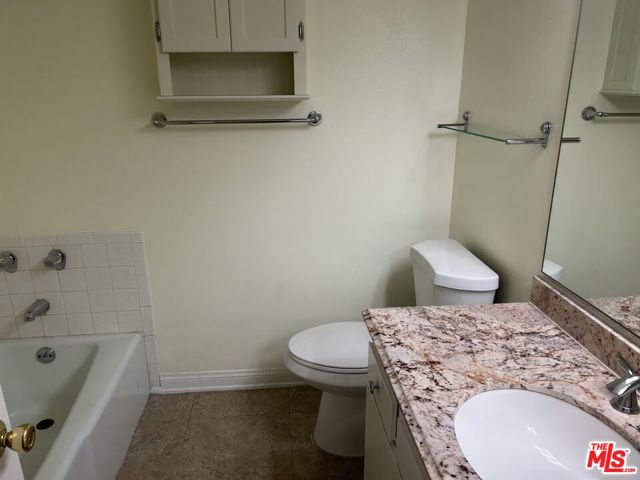 4700 Natick Avenue, Sherman Oaks CA: https://media.crmls.org/mediaz/76f485df-ec2f-45a8-b677-f42aa39bff9d.jpg