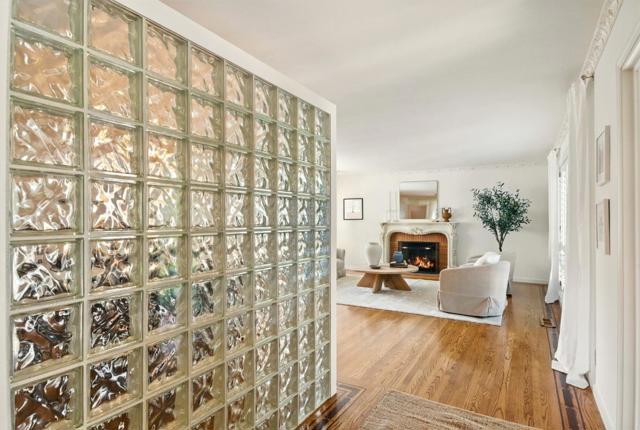 263 W Oakwood Boulevard, Redwood City CA: https://media.crmls.org/mediaz/76f4bcc9-119b-43cc-9b27-cee89215e200.jpg