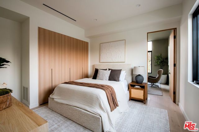 12806 Admiral Avenue, Los Angeles CA: https://media.crmls.org/mediaz/76f55e99-9d09-44ca-8c34-de15521a5e53.jpg