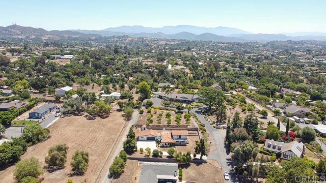 1736 Bellington Lane, Fallbrook CA: https://media.crmls.org/mediaz/76f5e68e-3f09-432f-aea1-c838142c64f5.jpg