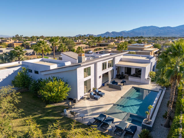 1 Via Merenda, Rancho Mirage CA: https://media.crmls.org/mediaz/76f5ebd0-6991-408d-8aa6-f1f0430c32f1.jpg