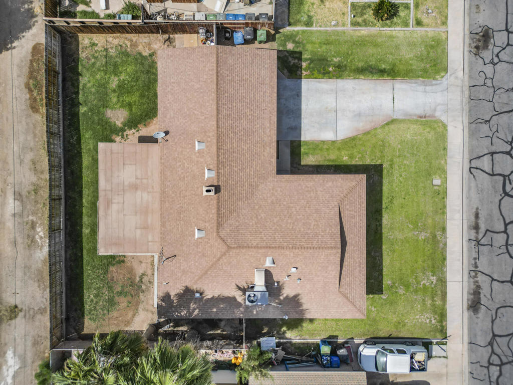 https://media.crmls.org/mediaz/76f65bb5-0e43-40a0-af50-80fe2e64438f.jpg?preset=X-Large
