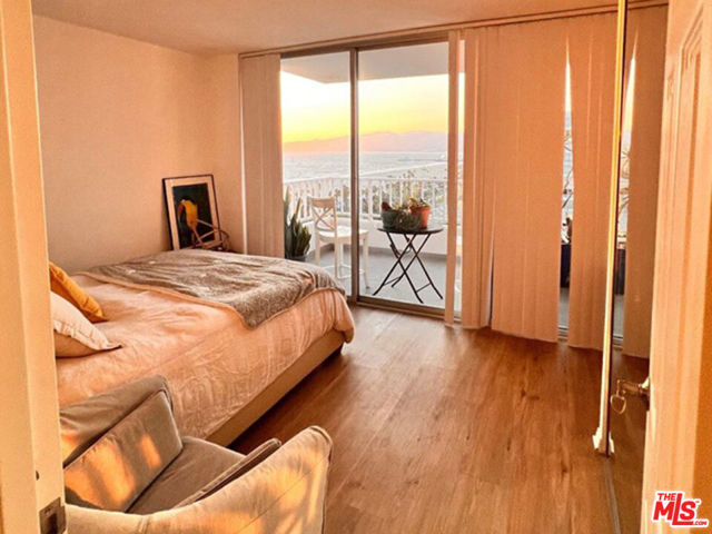2800 Neilson Way, Santa Monica CA: https://media.crmls.org/mediaz/76f68bfd-da38-405f-85a5-e019c5e98f4d.jpg