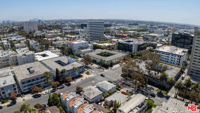 231 California Avenue, Santa Monica CA: https://media.crmls.org/mediaz/76f6d49e-ec2d-49d3-adc9-11dabc427f9b.jpg