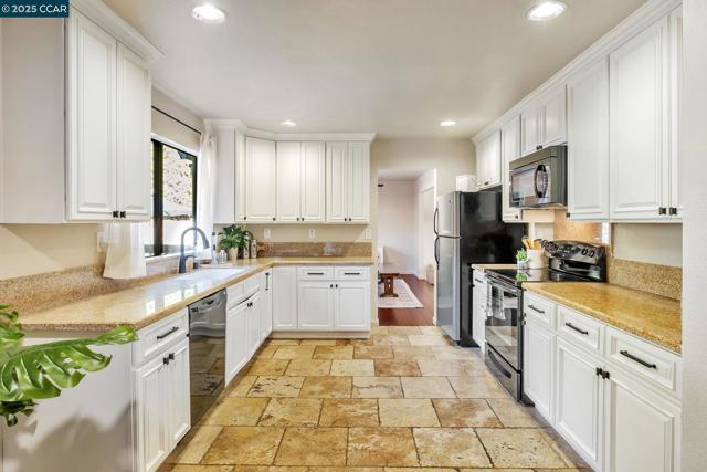 154 Turnberry Way, Vallejo CA: https://media.crmls.org/mediaz/76f6e930-92f7-4962-b863-76fd00b2b712.jpg
