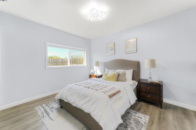 Image 41 of 59 For 15966 Maubert Ave