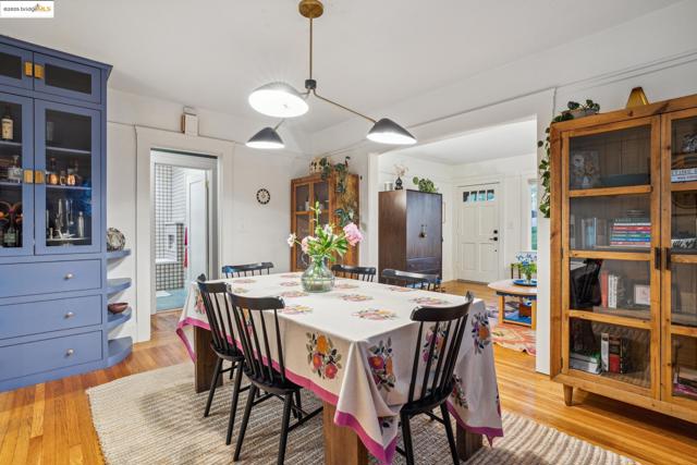3701 Midvale Ave, Oakland CA: https://media.crmls.org/mediaz/76f82990-7ea5-4c03-b3bd-e2d416874e09.jpg