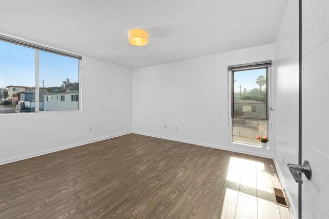 Detail Gallery Image 13 of 24 For 2187 Catalina Bld, San Diego,  CA 92107 - 2 Beds | 2/1 Baths