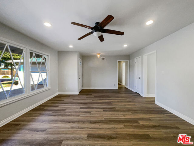 226 Calle La Sombra, Camarillo CA: https://media.crmls.org/mediaz/76f99490-4e2c-4d6c-a3f3-0ab008d1c6cf.jpg