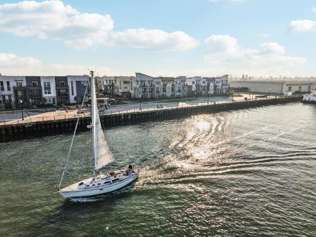 473 Sentinel Drive, Alameda CA: https://media.crmls.org/mediaz/76f9f5b1-d26e-4c7f-95e0-1a51bae1104b.jpg