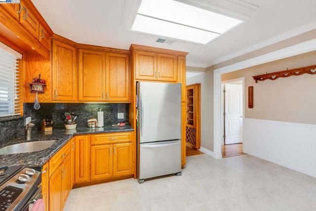 2515 Crystal Dr, Santa Clara CA: https://media.crmls.org/mediaz/76fa0c9a-73d7-4e8f-86a1-ae51de43605a.jpg